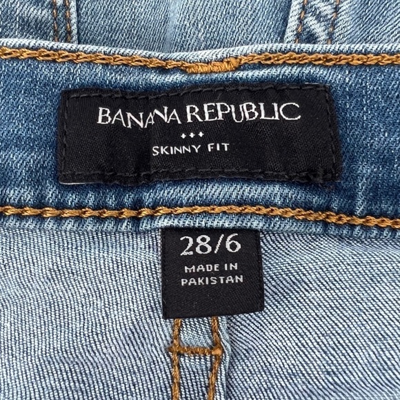Banana Republic Distressed Rough Hem Skinny Fit Jeans Size 28 Women’s - Picture 2 of 5